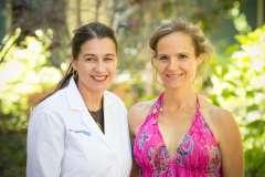 UCLA's Dr. 杰奎琳·卡西利亚斯和儿童癌症幸存者